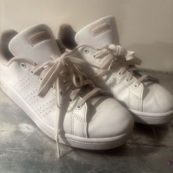 adidas Shoes - White/Gold Adidas Women’s Sneaker Shoes Size 10